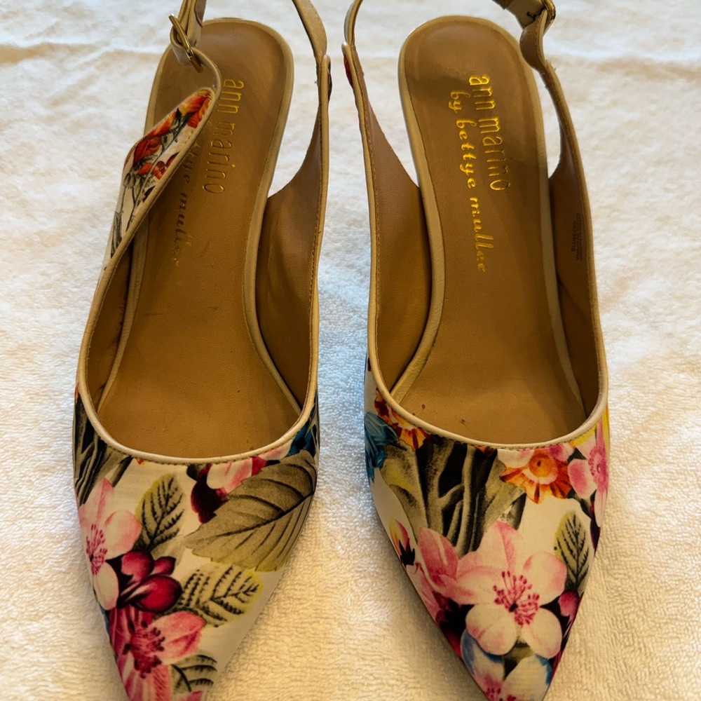 Ann Marino Floral Pointed-Toe Slingback Mules in White, Pink, Green. Size 9M